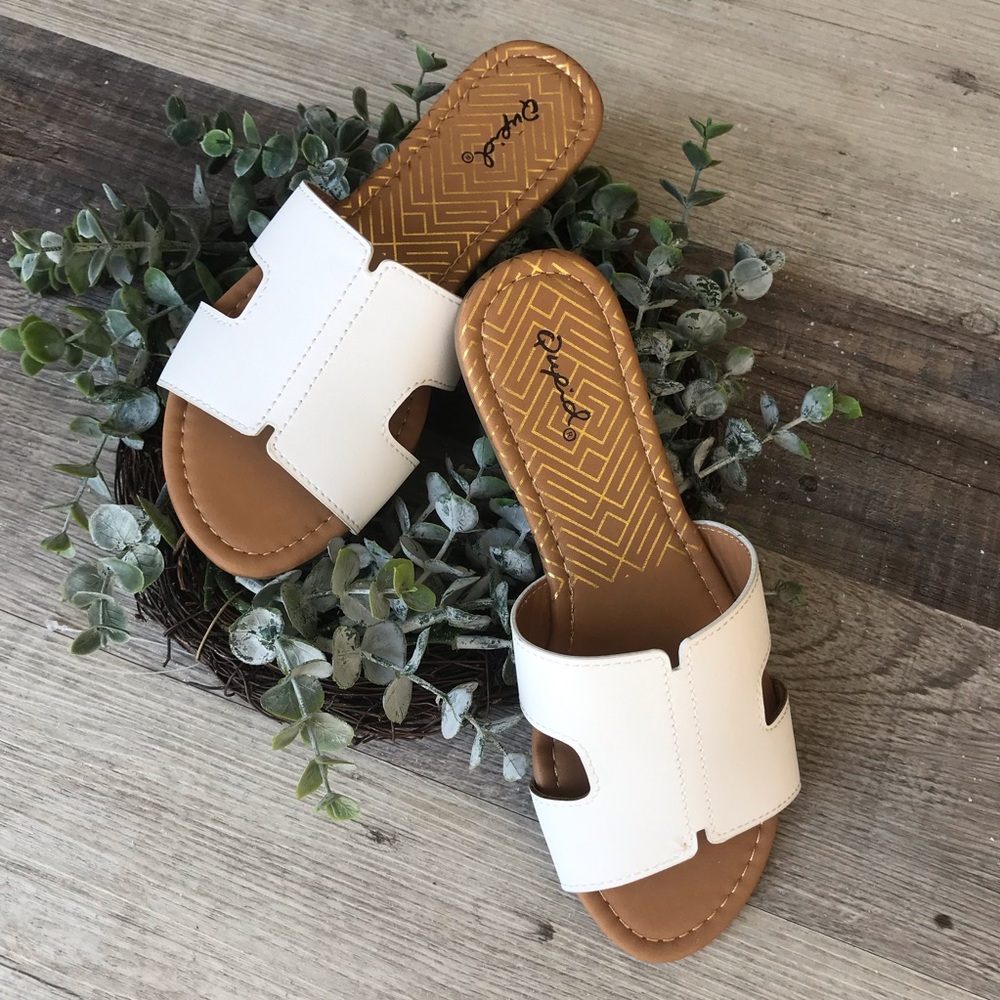 LAST SIZE 6 📣 White H Band Slides - Picture 2 of 6